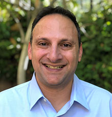 Headshot of Daniel Delshad