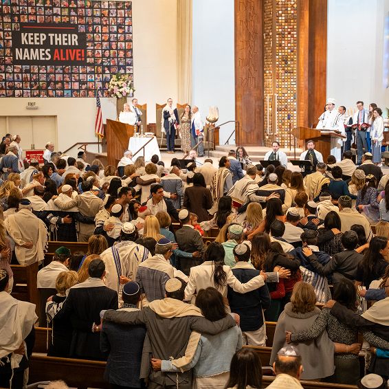 Shabbat worship at Sinai Temple
